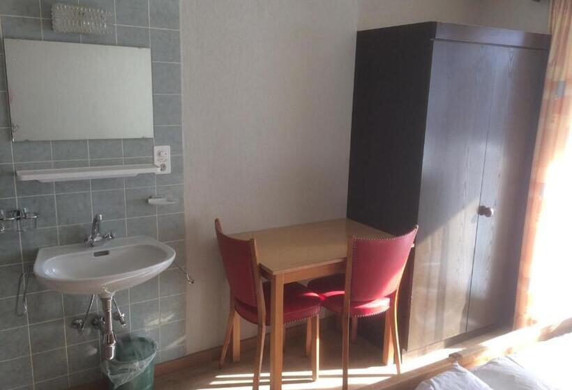 اتاق استاندارد با چشم‌انداز کوهستان, B&b Haus Granit Saas Grund