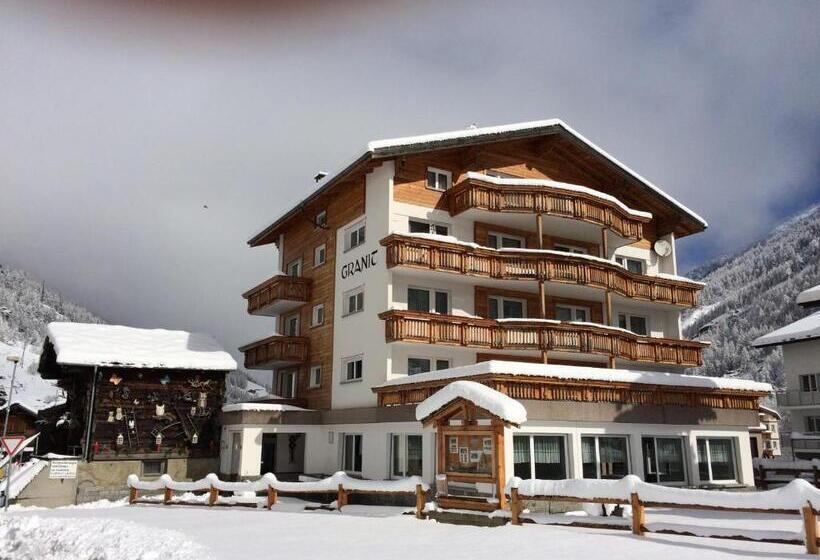 اتاق خانوادگی با چشم‌انداز کوه, B&b Haus Granit Saas Grund