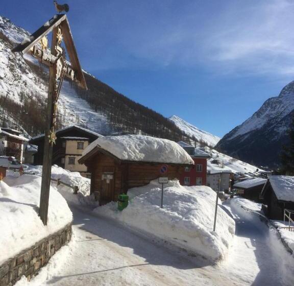 اتاق خانوادگی با چشم‌انداز کوه, B&b Haus Granit Saas Grund