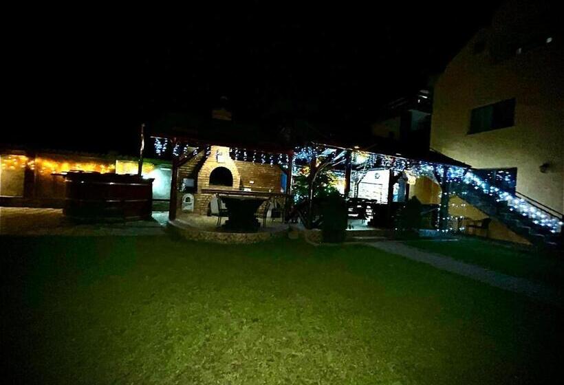 اتاق استاندارد سه نفره, La Mateo