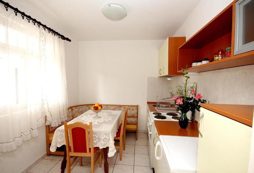 آپارتمان 2 خوابه با تراس, Guesthouse Drašković