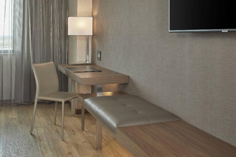 اتاق استاندارد با تخت دو نفره بزرگ برای معلولان, Ac  By Marriott Atlanta Airport Gateway