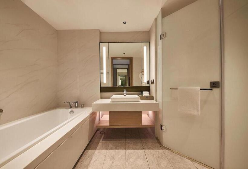 اتاق لوکس با تخت بزرگ, Four Points By Sheraton Jiaxing
