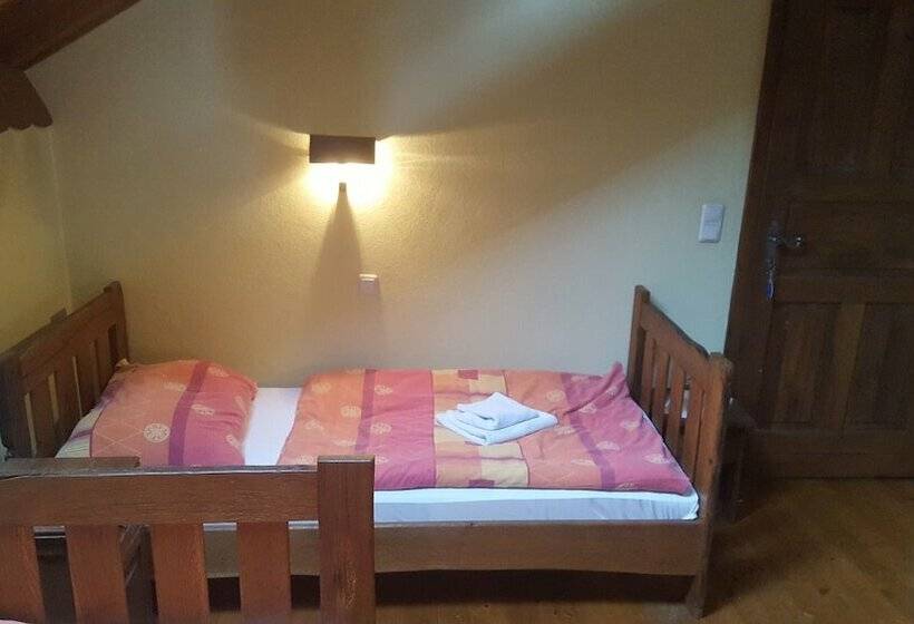 חדר סטנדרט לשלושה עם חדר אמבטיה משוף, Guesthouse Tonkic