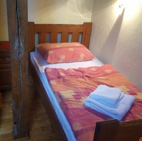 标准三人间共用浴室, Guesthouse Tonkic