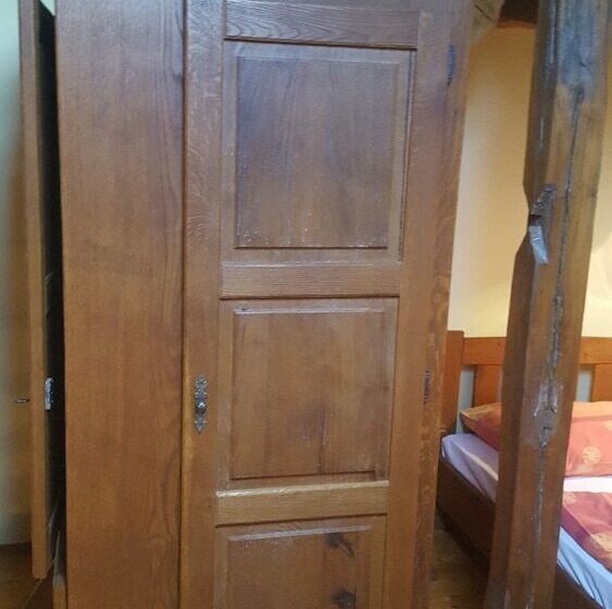 标准三人间共用浴室, Guesthouse Tonkic