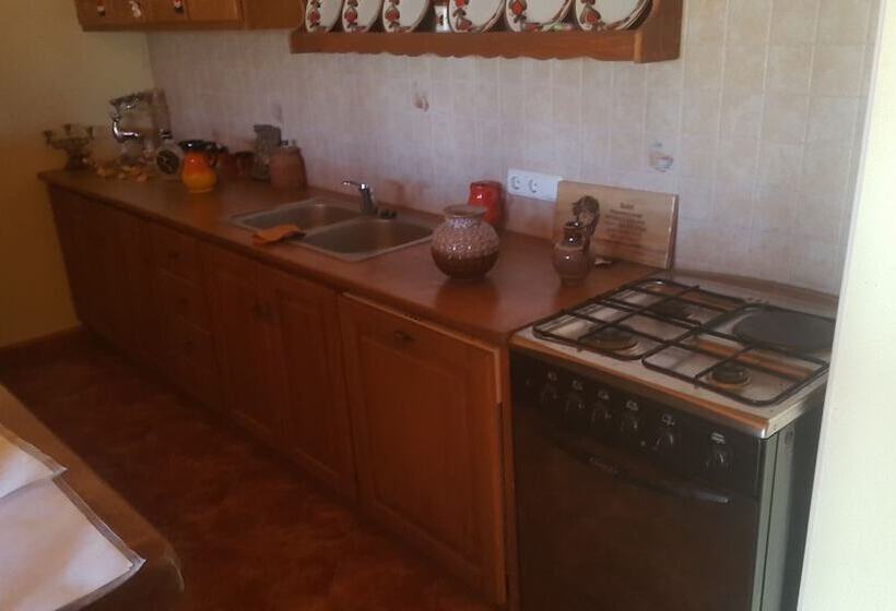 带共用浴室的标准房间, Guesthouse Tonkic