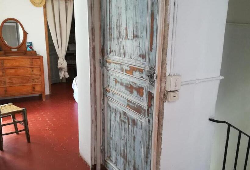 اتاق لوکس با چشم‌انداز باغ, La Ferme Constantin
