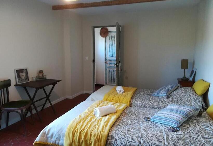 اتاق استاندارد سه نفره, La Ferme Constantin
