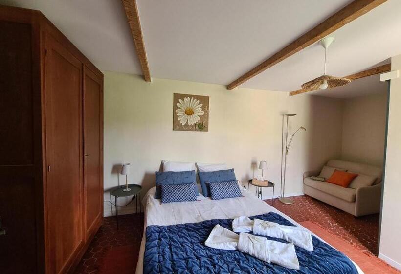 اتاق استاندارد سه نفره, La Ferme Constantin