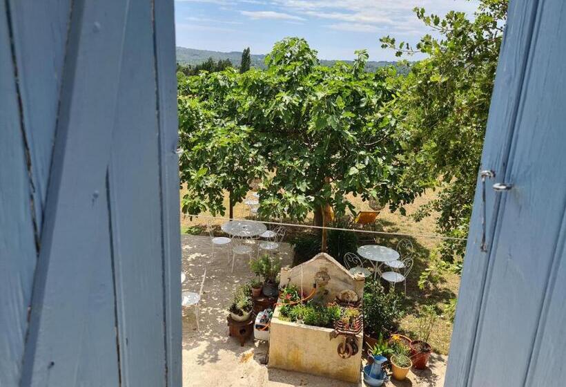 اتاق خانوادگی, La Ferme Constantin