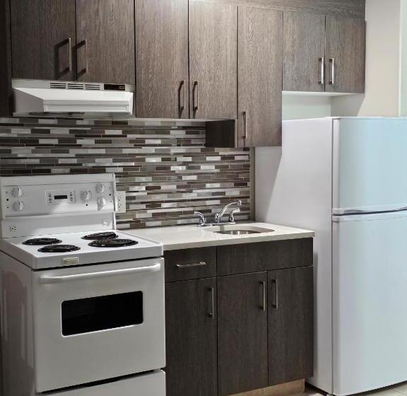 اتاق استاندارد با تخت بزرگ, Western Budget Motel #1 Leduc/nisku