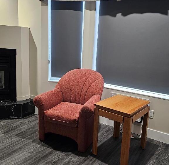 اتاق لوکس با تخت بزرگ, Western Budget Motel #1 Leduc/nisku