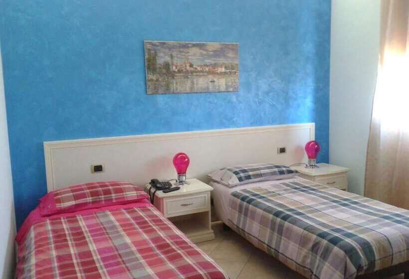 اتاق لوکس با چشم‌انداز دریا, Pensione Degli Ulivi