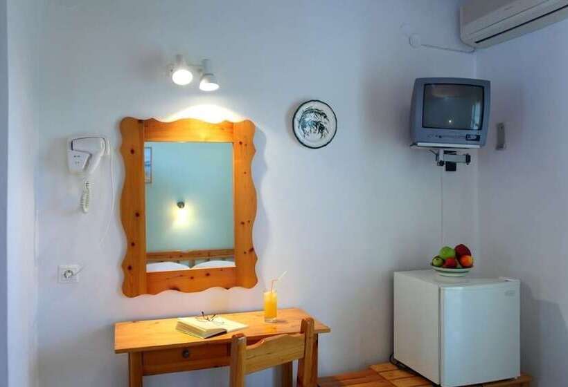 اتاق استاندارد سه نفره, Nostos