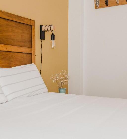 اتاق استاندارد با بالکن, Jaca Hostel Porto Da Cruz