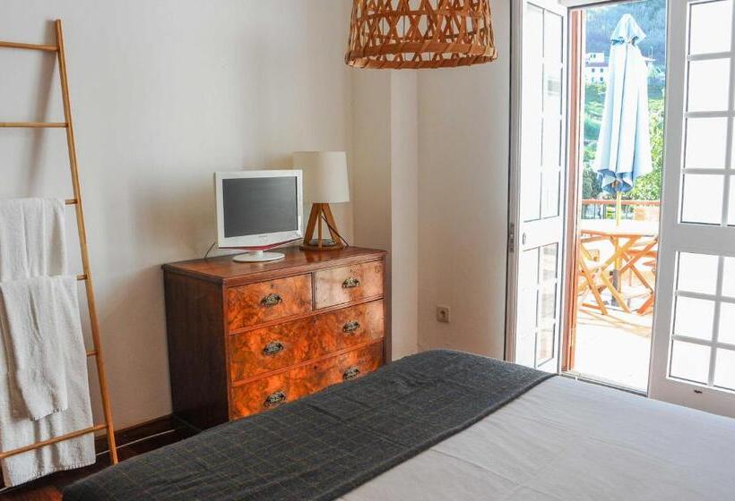 اتاق استاندارد با بالکن, Jaca Hostel Porto Da Cruz