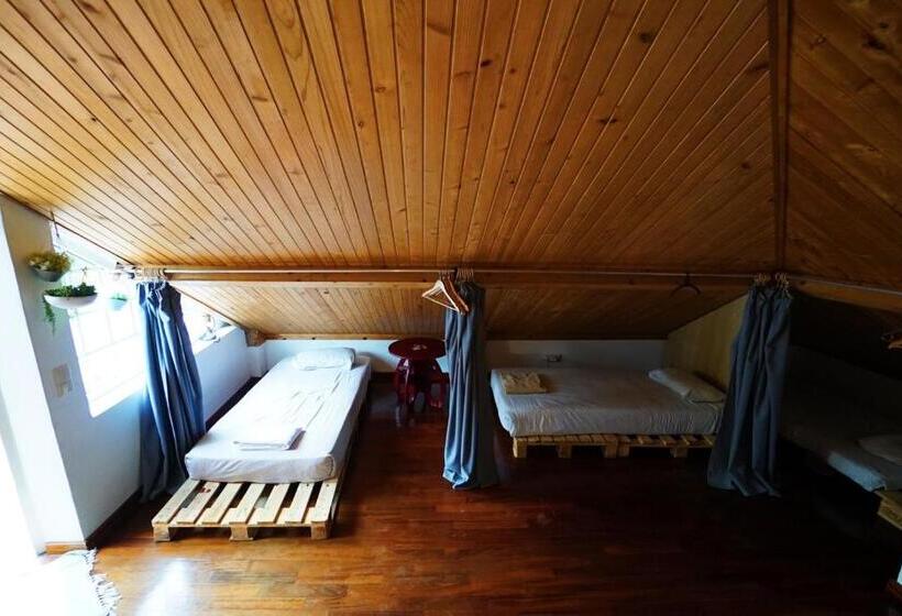 تختخواب در اتاق مشترک, Jaca Hostel Porto Da Cruz