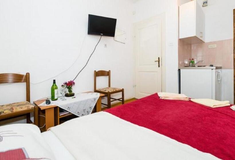 استودیوی استاندارد, Rooms Kisic