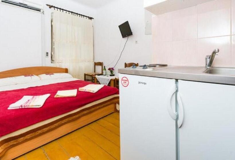 استودیوی استاندارد, Rooms Kisic