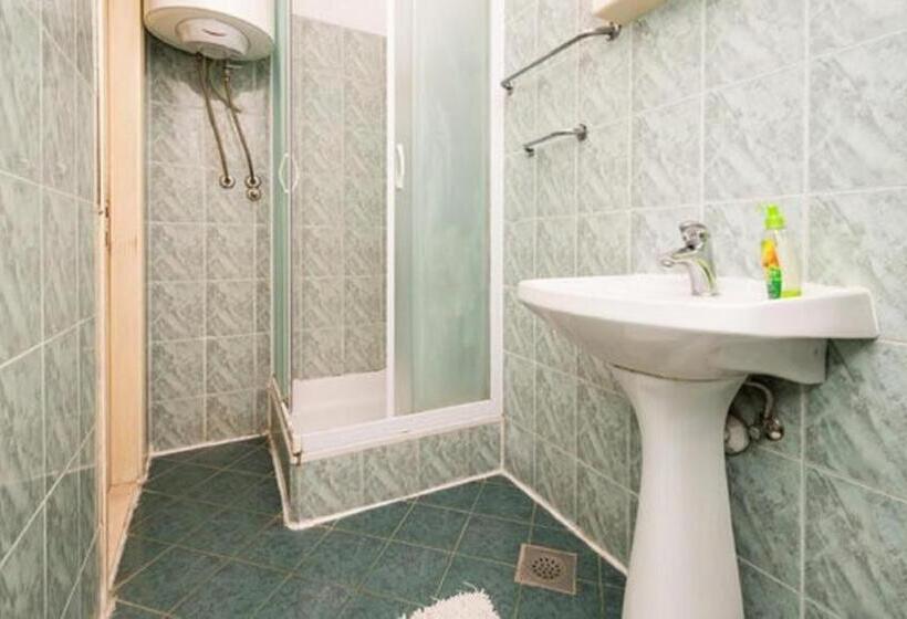 اتاق استاندارد با سرویس بهداشتی مشترک, Rooms Kisic