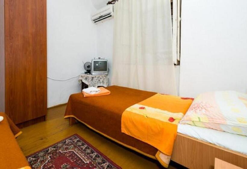 اتاق استاندارد سه تخته با سرویس بهداشتی مشترک, Rooms Kisic