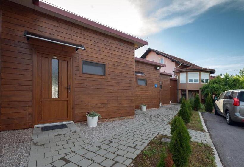 اتاق استاندارد با چشم‌انداز استخر, Villa Rubčić Rooms & Pansion