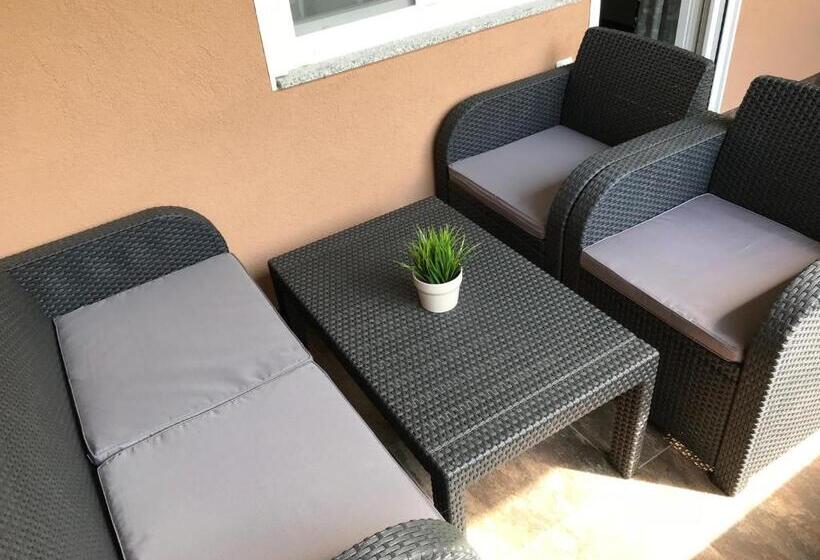 اتاق استاندارد با چشم‌انداز استخر, Villa Rubčić Rooms & Pansion