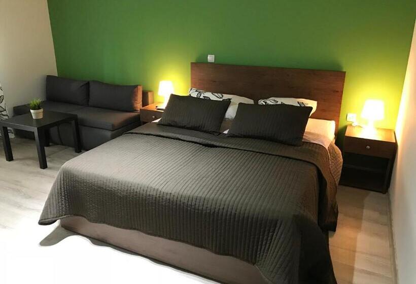 اتاق استاندارد با چشم‌انداز استخر, Villa Rubčić Rooms & Pansion