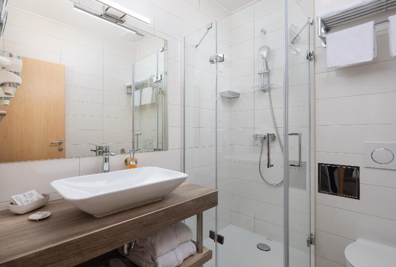 استودیوی استاندارد, Aparthotel Flora
