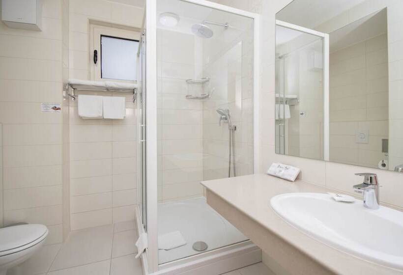 استودیوی استاندارد با چشم‌انداز دریا, Aparthotel Flora