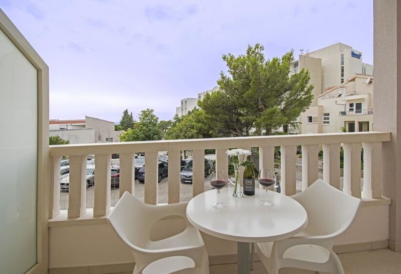 آپارتمان 1 خوابه با چشم‌انداز دریا, Aparthotel Flora