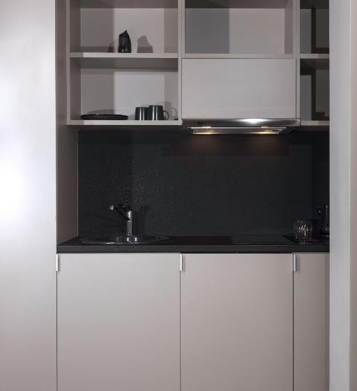 سوییت با چشم‌انداز دریا, Azur Suites