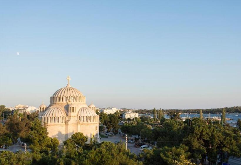 سوییت با چشم‌انداز دریا, Azur Suites