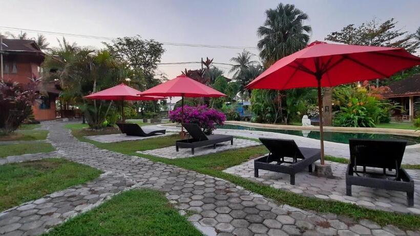 اتاق استاندارد سه تخته با چشم‌انداز استخر, Besar Bulan Baru   Senggigi