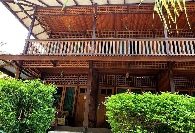 Standard Triple Room with Terrace, Besar Bulan Baru   Senggigi