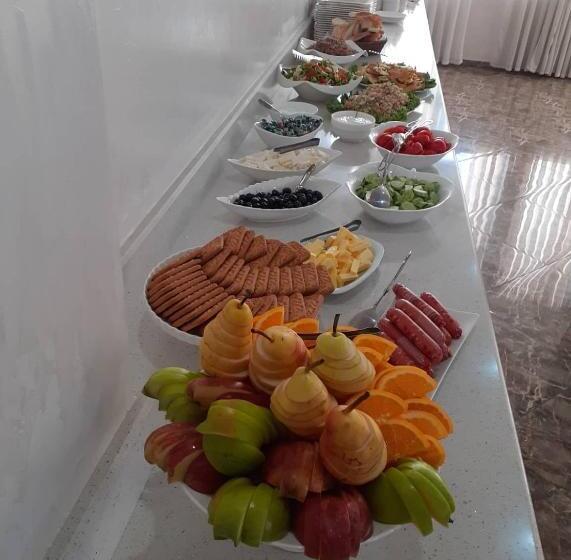 سوییت خانوادگی, Batumi Palace