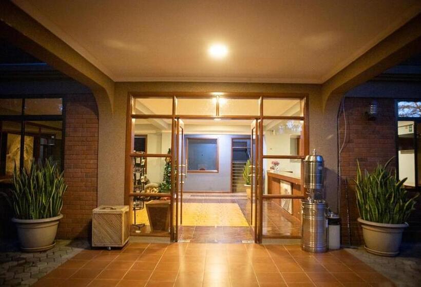 اتاق استاندارد, Summit Lodge
