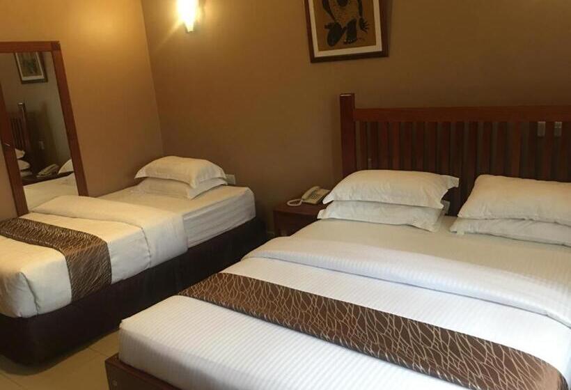 اتاق استاندارد سه نفره, Summit Lodge