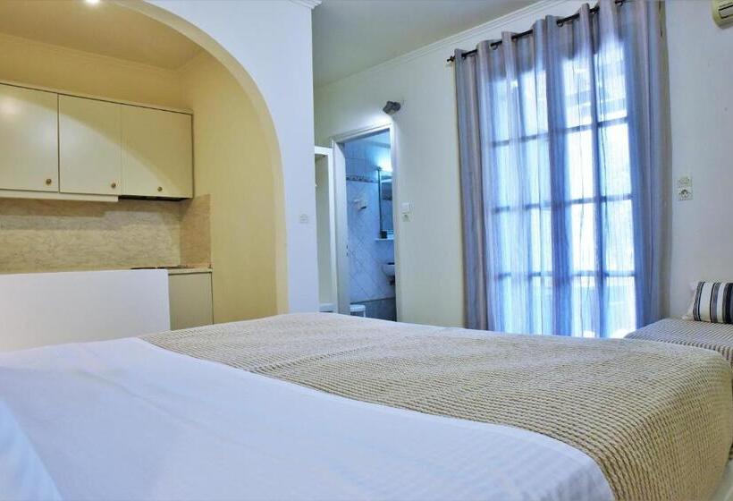 استودیوی لوکس, Avra Milos