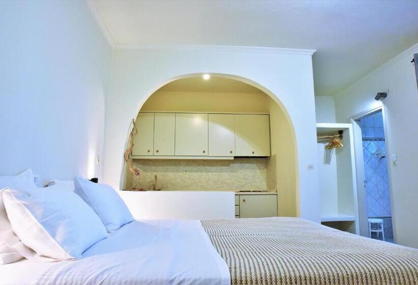 استودیوی لوکس, Avra Milos