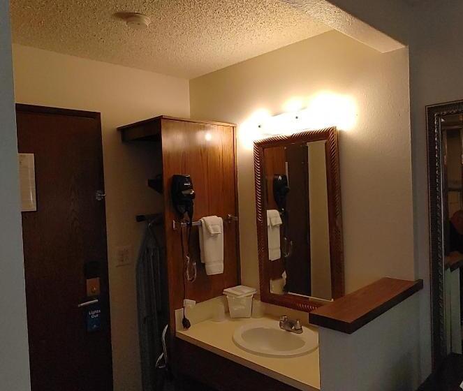 Standard Room Adapted for people with reduced mobility, Days Inn By Wyndham Pocatello University Area