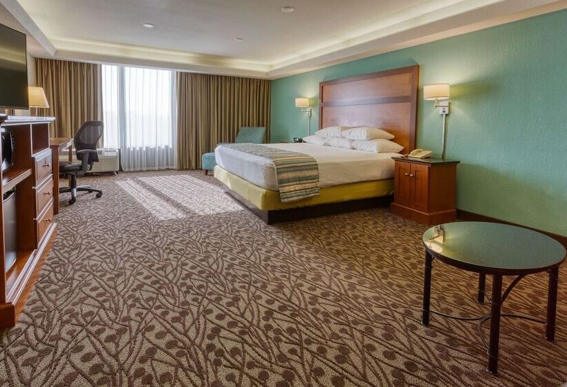 Deluxe Room, Drury Inn & Suites Atlanta Morrow