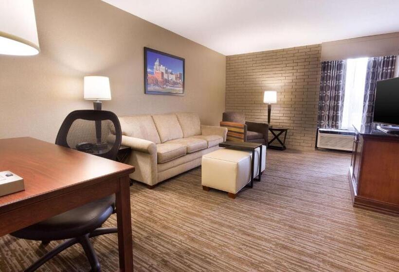 سوئیت با تخت بزرگ, Drury Inn & Suites Greensboro