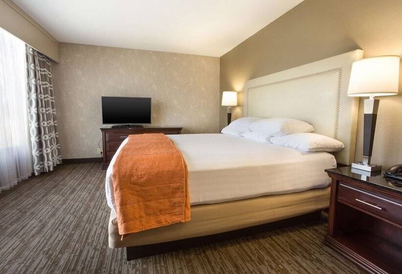 Deluxe Room, Drury Inn & Suites Greensboro