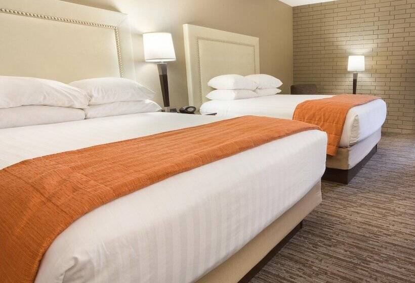 Deluxe Room Adapted for people with reduced mobility, Drury Inn & Suites Greensboro