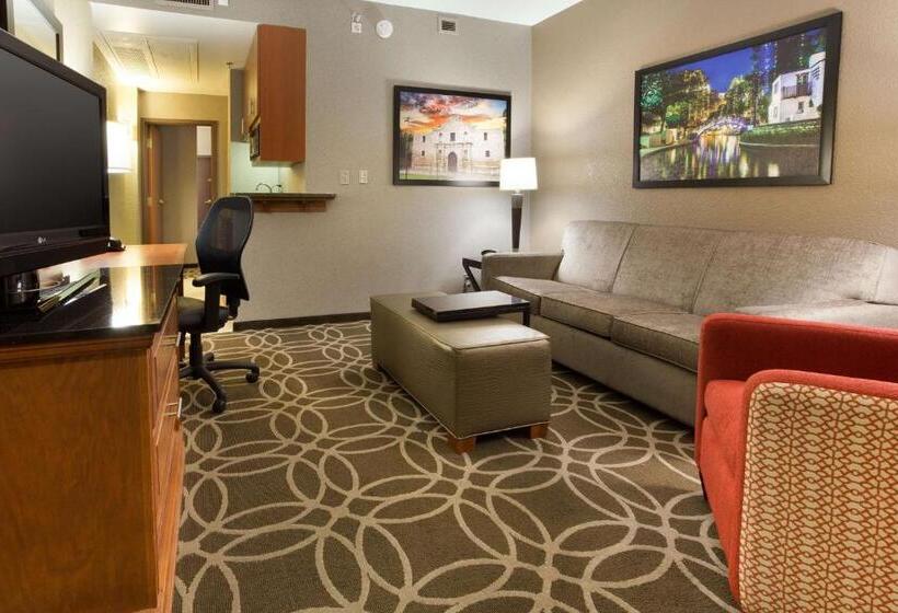 سوئیت با تخت بزرگ, Drury Inn & Suites San Antonio Riverwalk