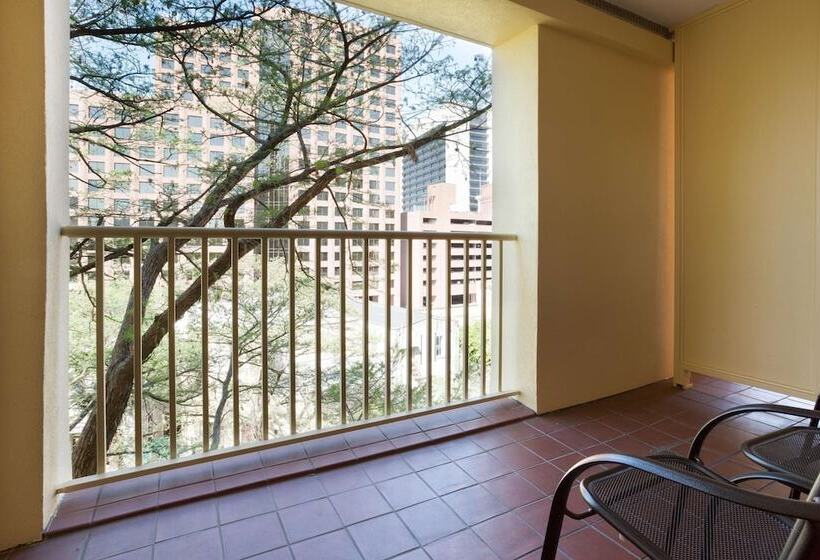 Habitación Deluxe con Terraza, Drury Inn & Suites San Antonio Riverwalk