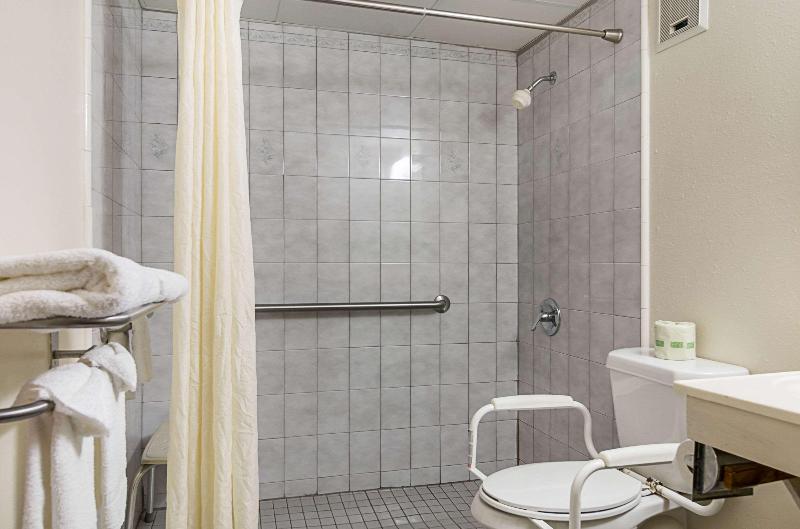 اتاق استاندارد, Econo Lodge Hays I 70