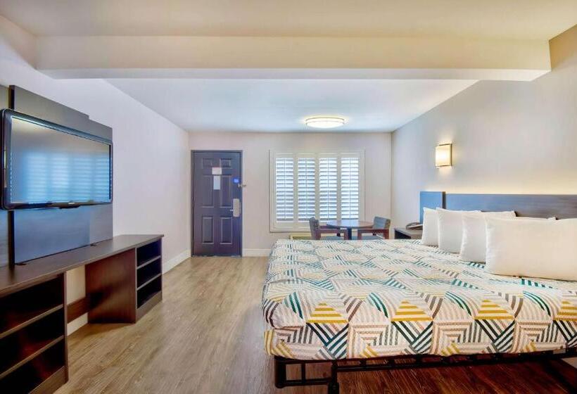 اتاق لوکس با تخت بزرگ, Motel 6 Inglewood, Ca